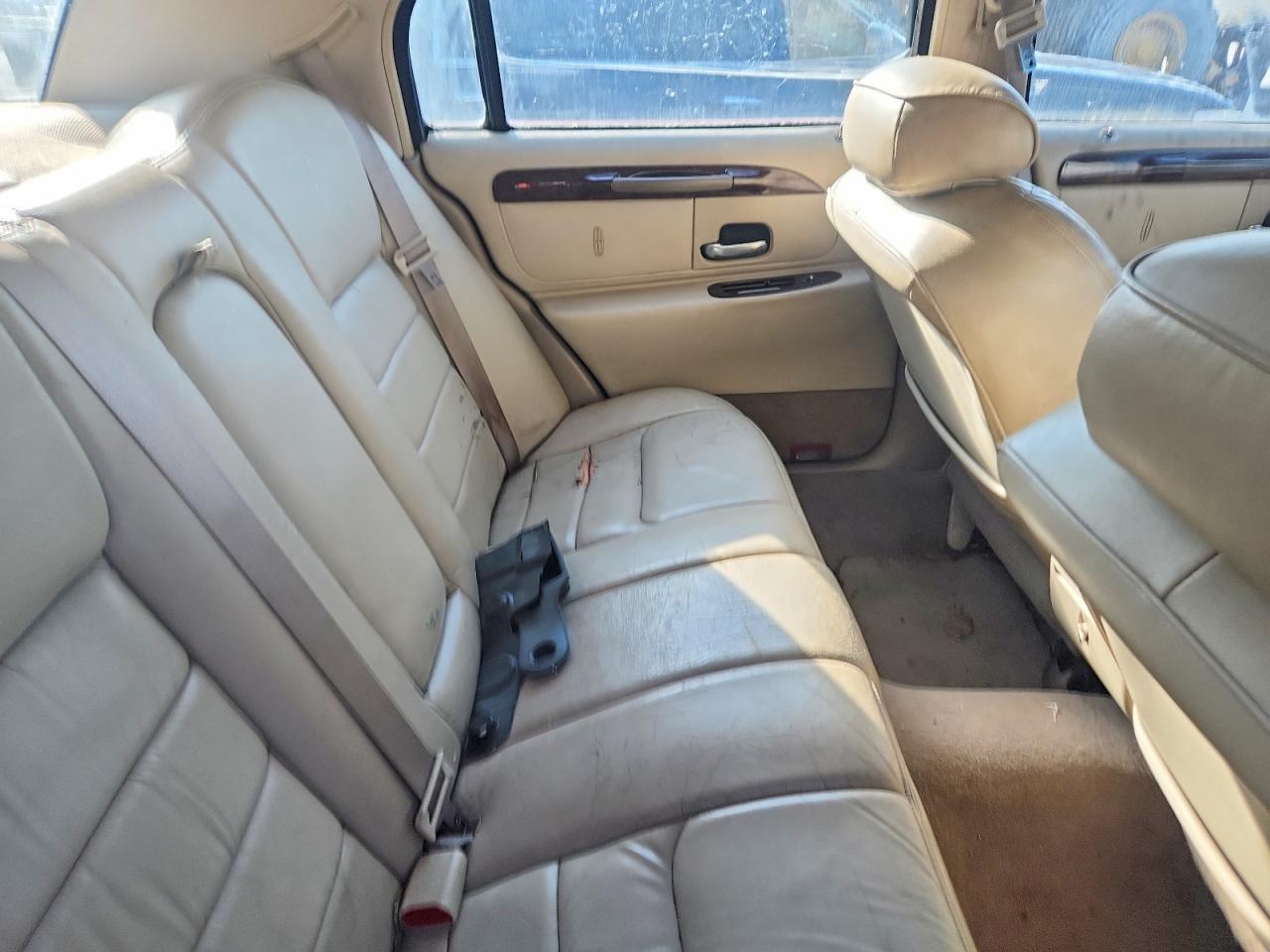2000 LINCOLN TOWN CAR SIGNATURE photo 19