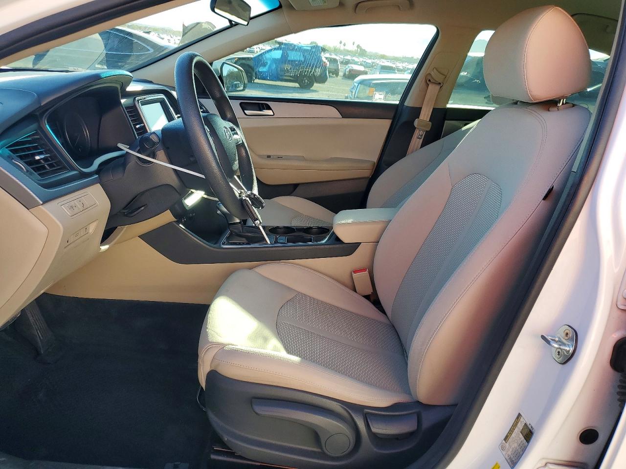 2018 HYUNDAI SONATA SE photo 13