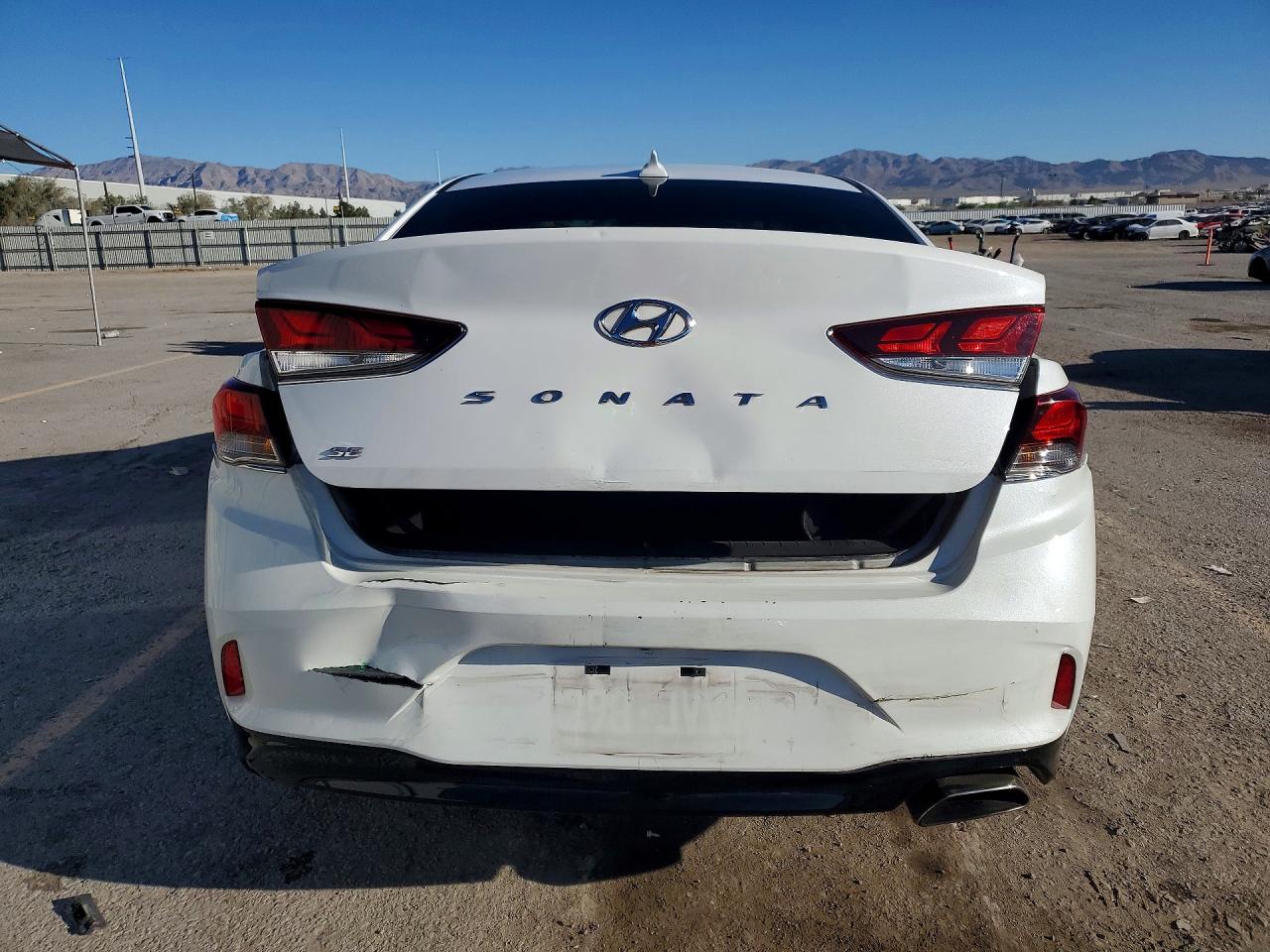 2018 HYUNDAI SONATA SE photo 11