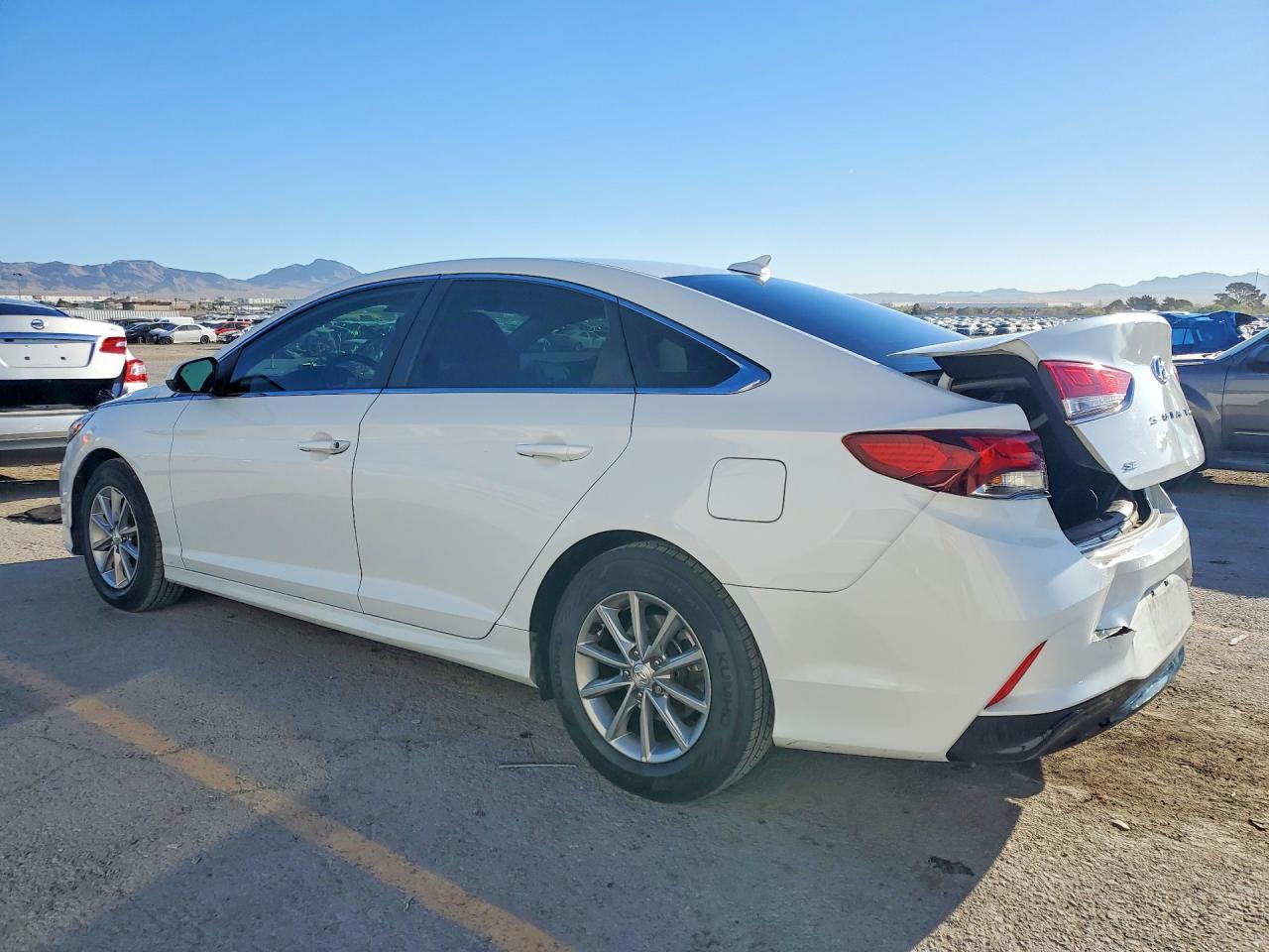 2018 HYUNDAI SONATA SE photo 3