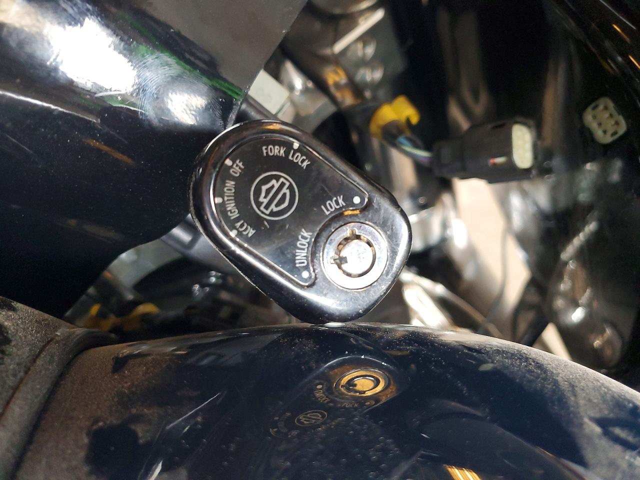 2019 HARLEY-DAVIDSON FLTRXS photo 22