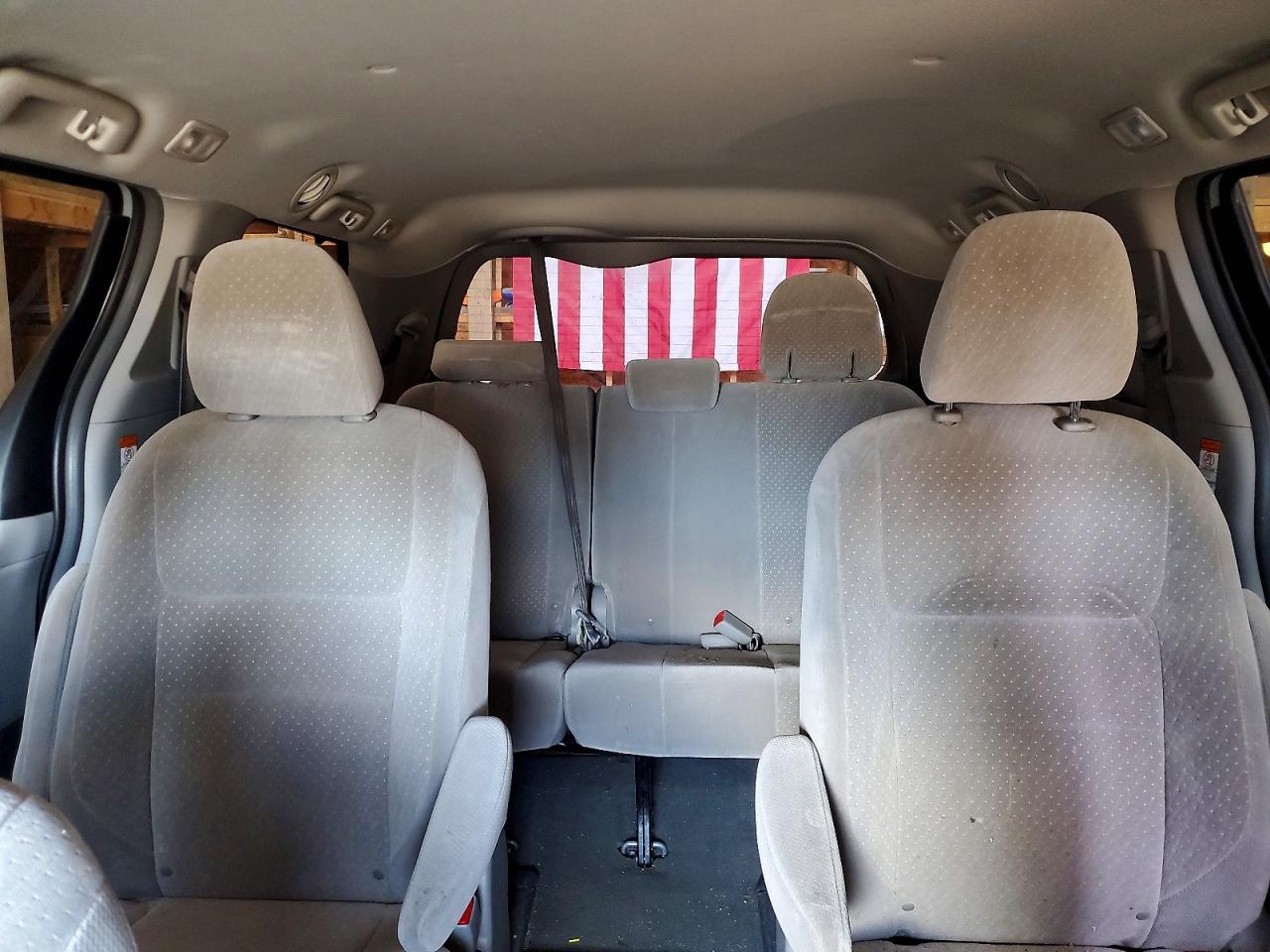 2017 TOYOTA SIENNA LE 7-PASSENGER photo 10