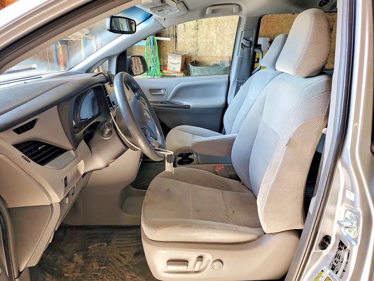 2017 TOYOTA SIENNA LE 7-PASSENGER photo 7