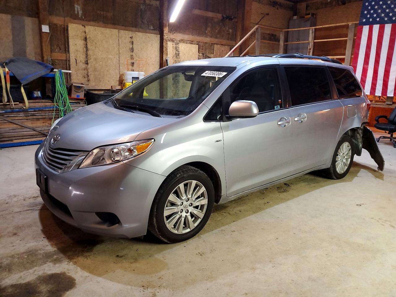 2017 TOYOTA SIENNA