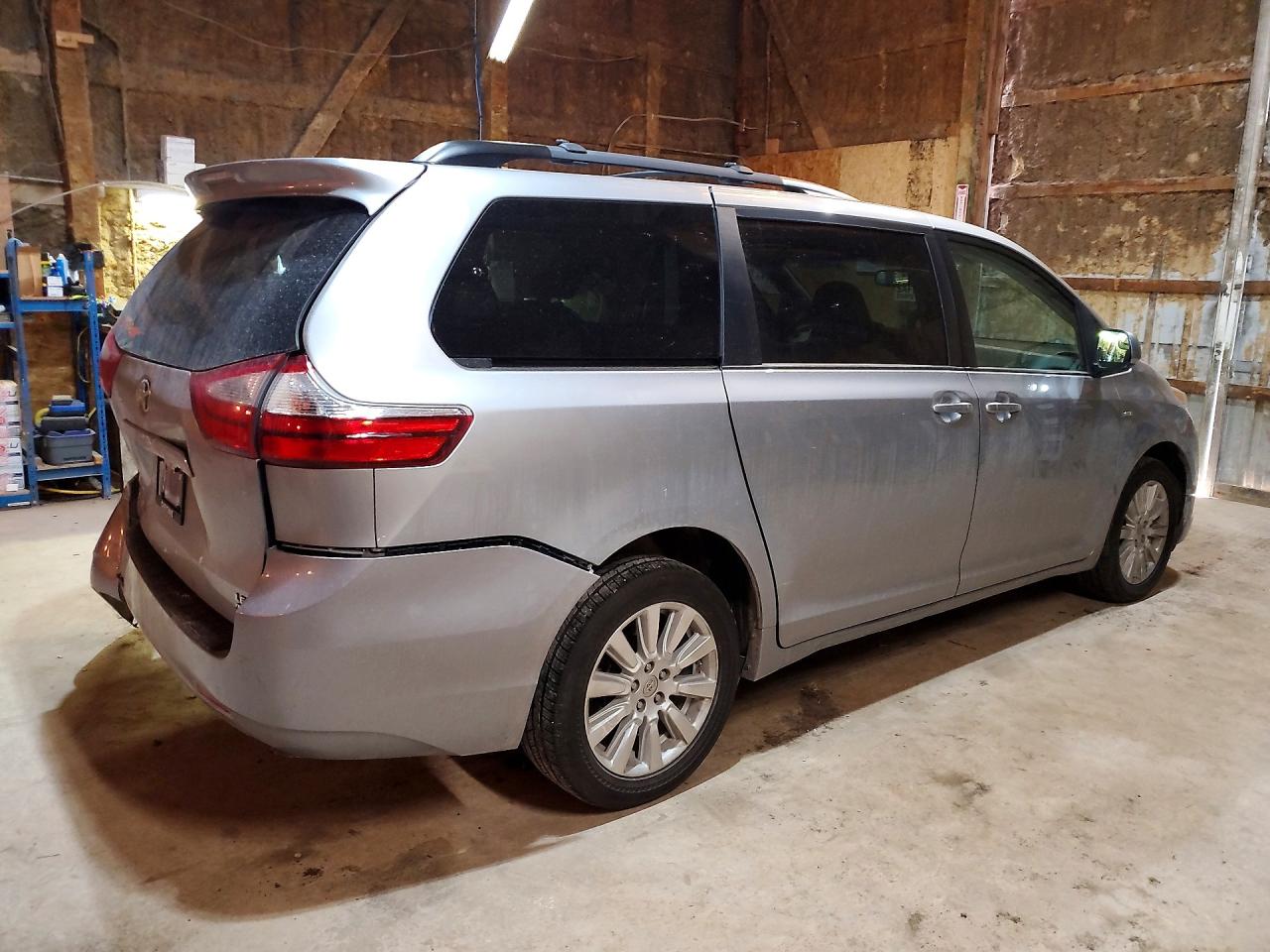 2017 TOYOTA SIENNA LE 7-PASSENGER photo 3