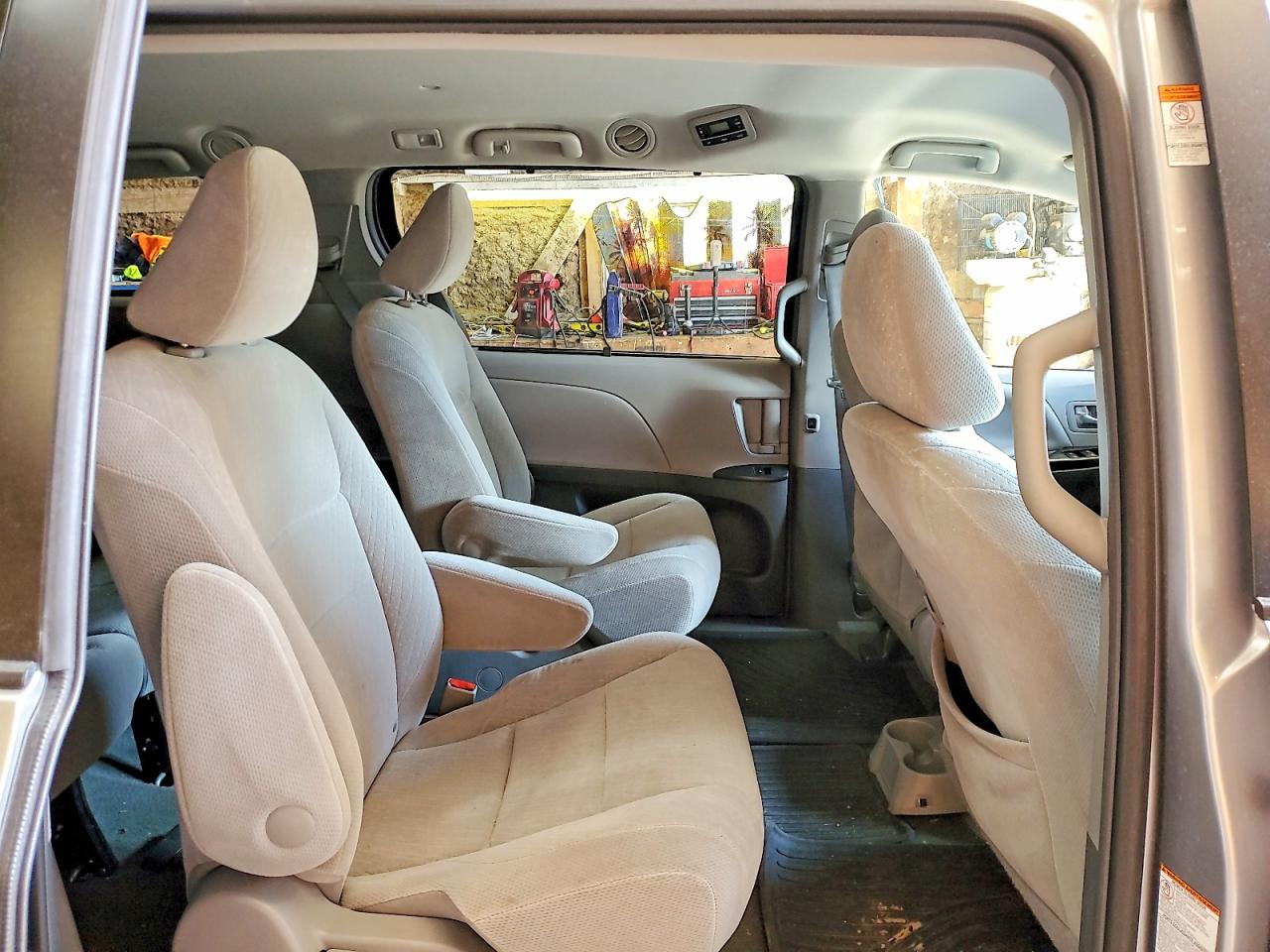 2017 TOYOTA SIENNA LE 7-PASSENGER photo 11