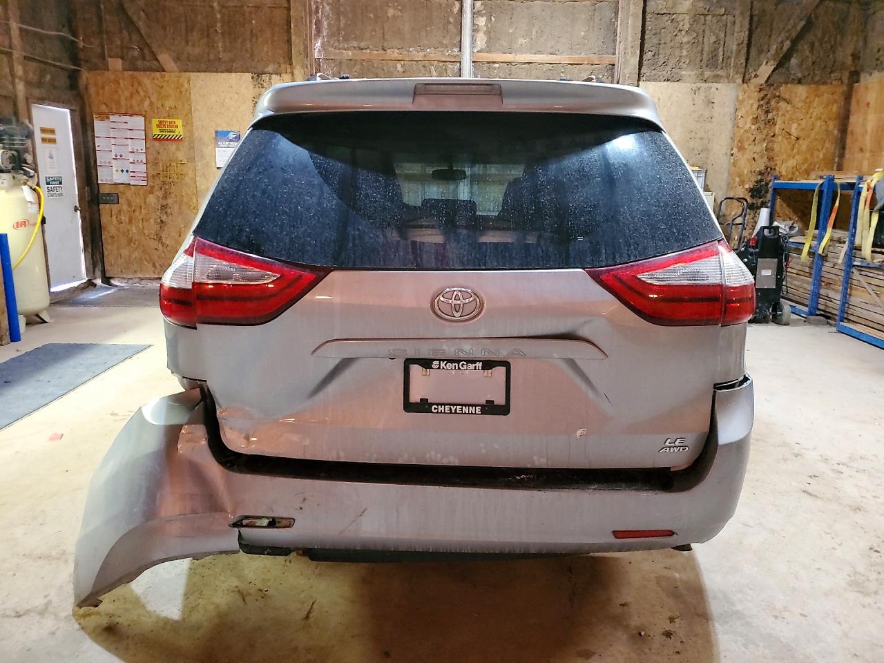 2017 TOYOTA SIENNA LE 7-PASSENGER photo 6