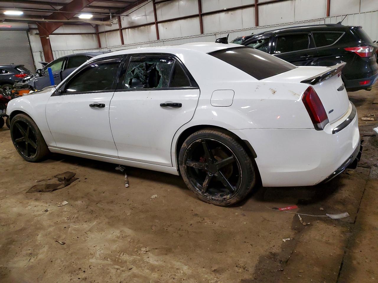 2016 CHRYSLER 300 S photo 2