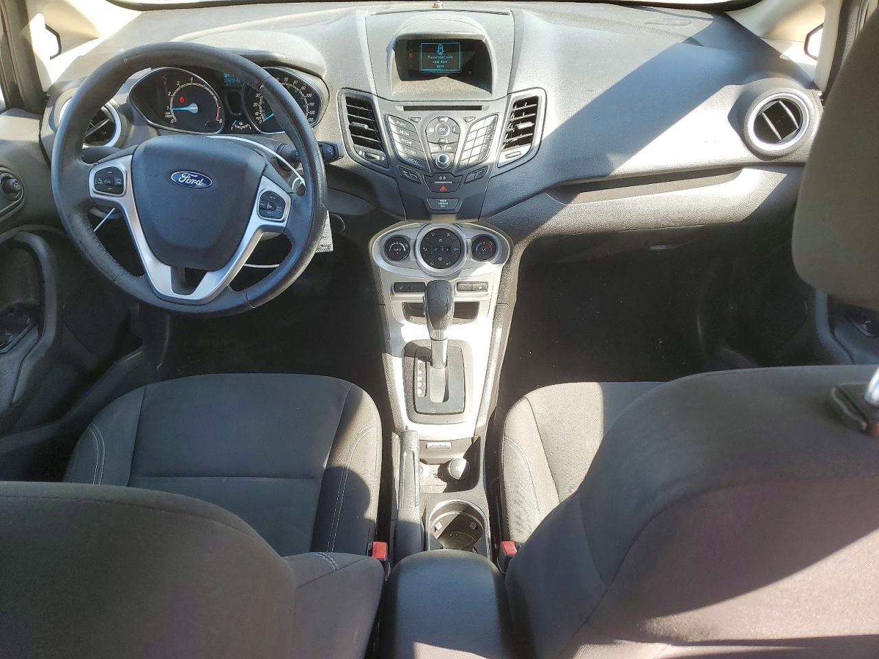 2016 FORD FIESTA SE photo 8