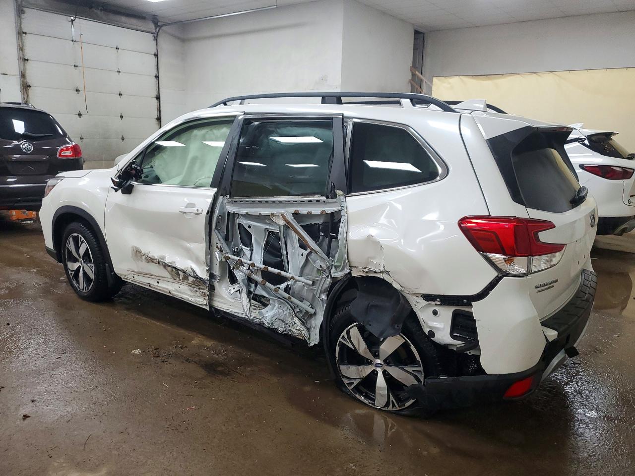 2021 SUBARU FORESTER TOURING photo 3