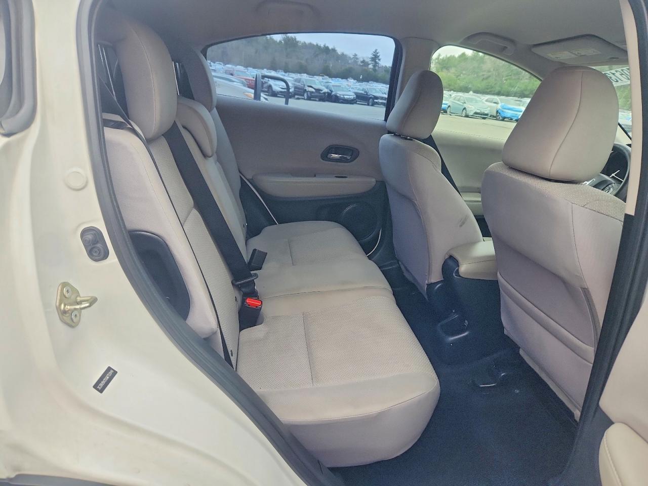 2016 HONDA HR-V LX photo 10