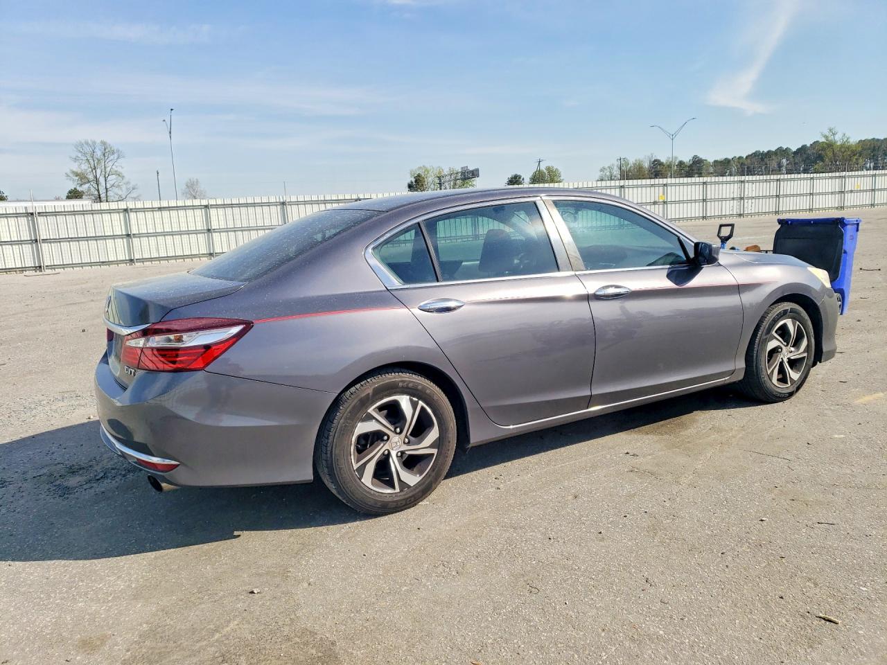 2017 HONDA ACCORD LX photo 5