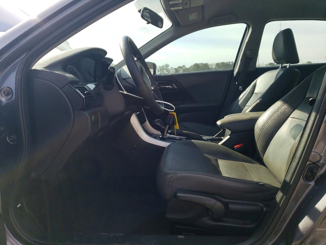 2017 HONDA ACCORD LX photo 13