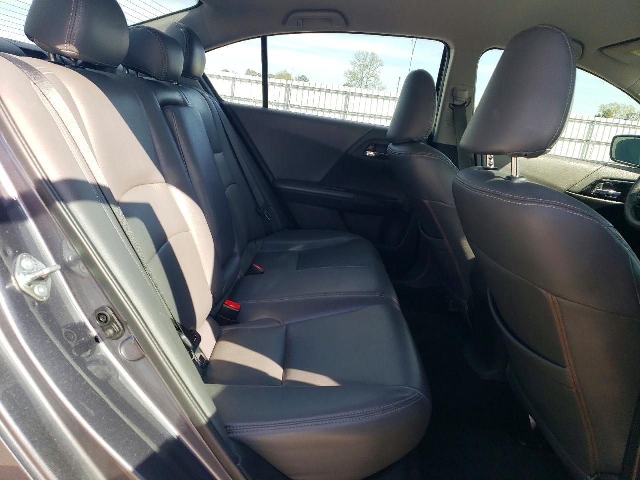 2017 HONDA ACCORD LX photo 19