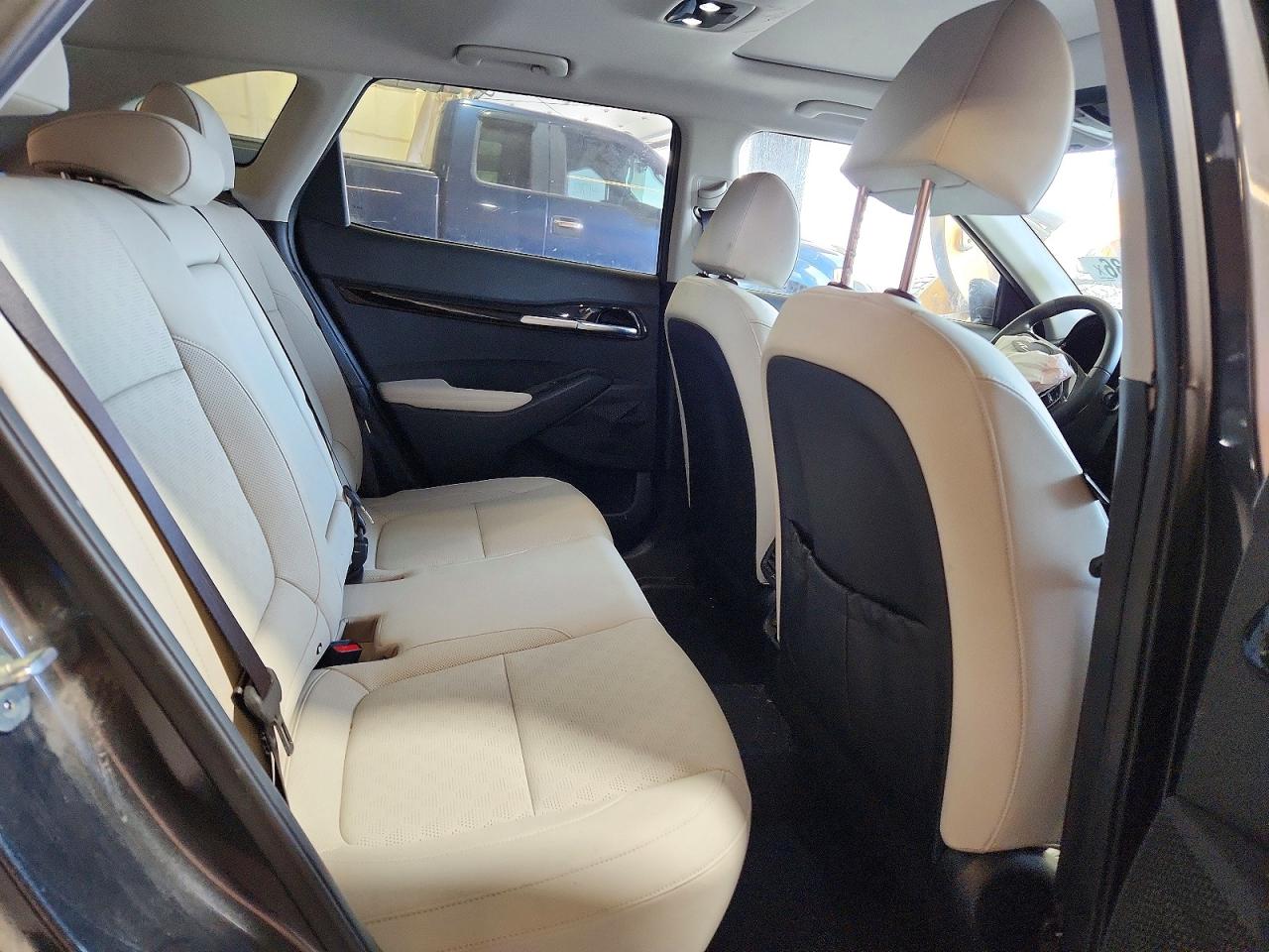 2023 KIA SELTOS EX photo 31