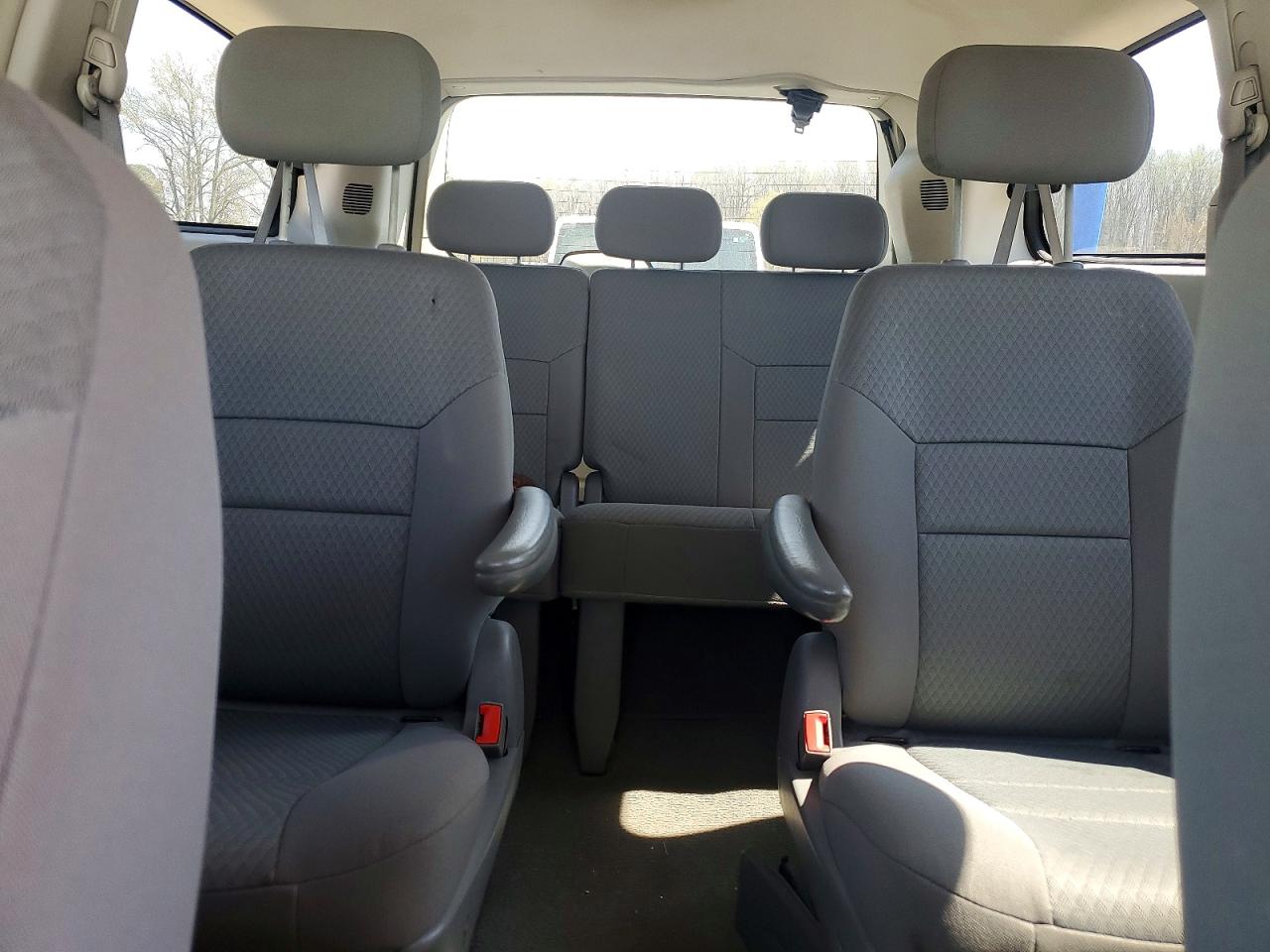 2010 CHRYSLER TOWN & COUNTRY TOURING photo 10