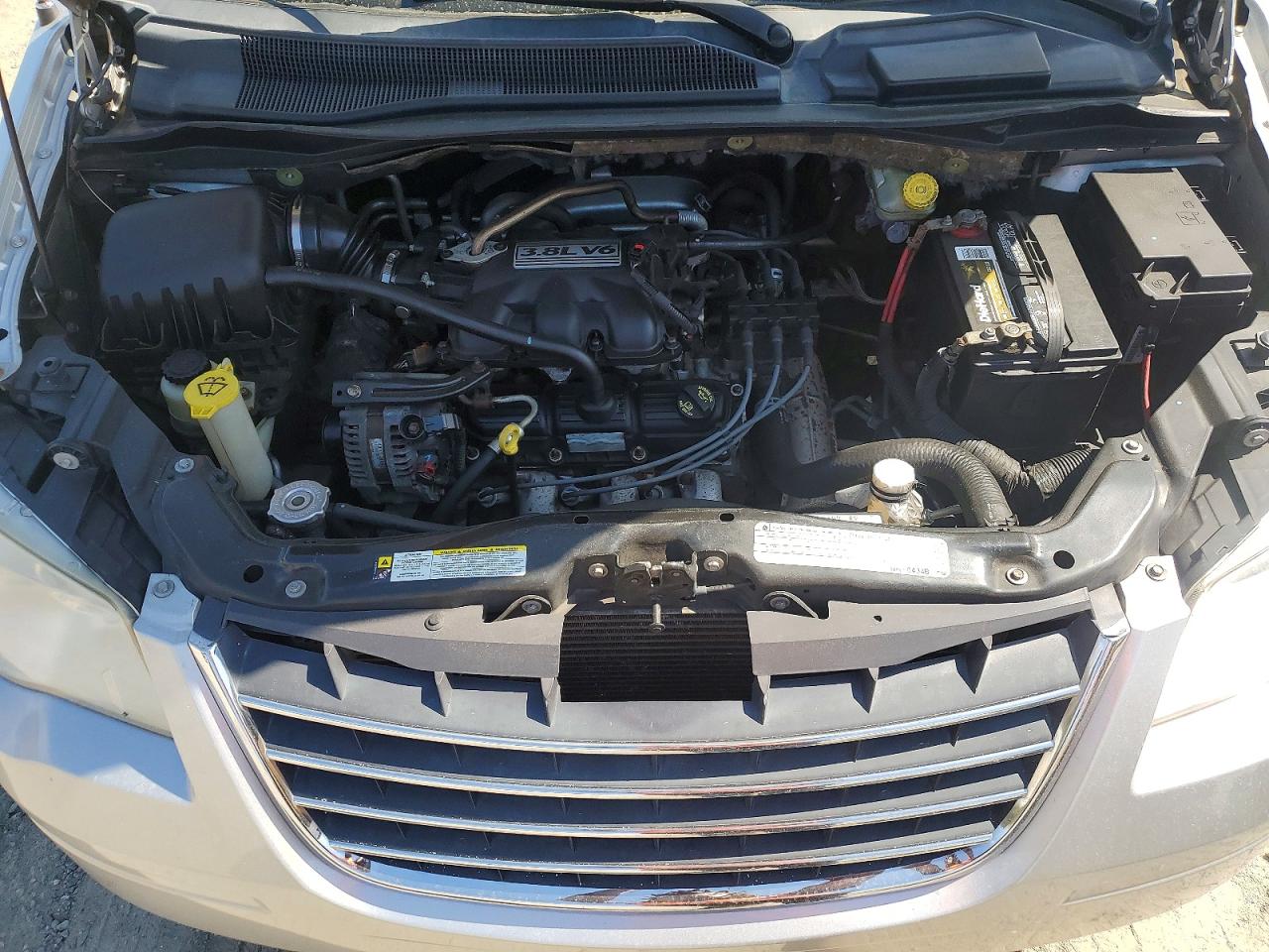 2010 CHRYSLER TOWN & COUNTRY TOURING photo 12