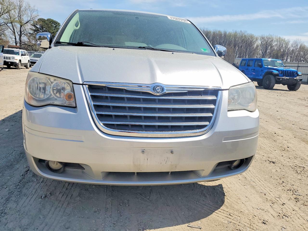 2010 CHRYSLER TOWN & COUNTRY TOURING photo 5