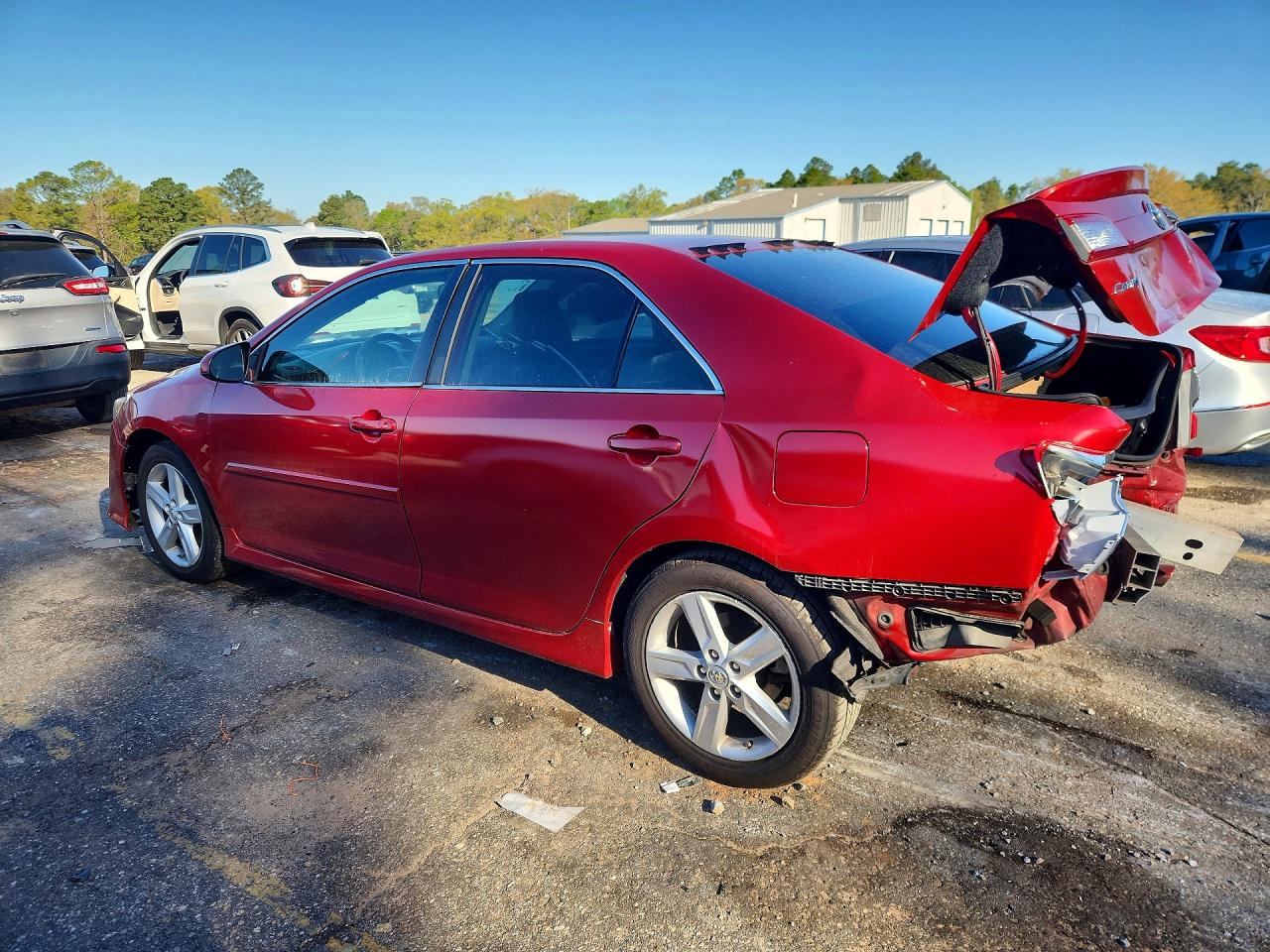 2013 TOYOTA CAMRY SE photo 2