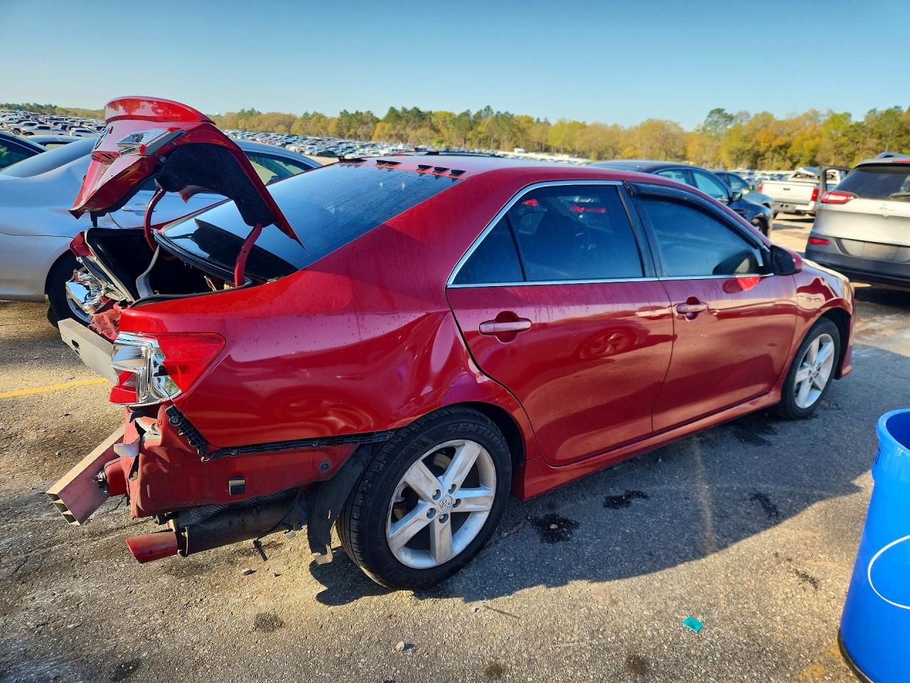 2013 TOYOTA CAMRY SE photo 3