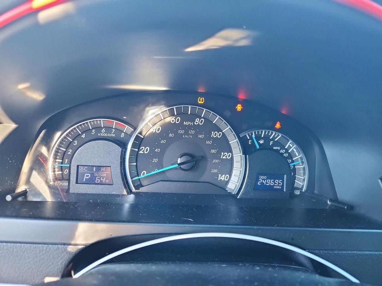 2013 TOYOTA CAMRY SE photo 9
