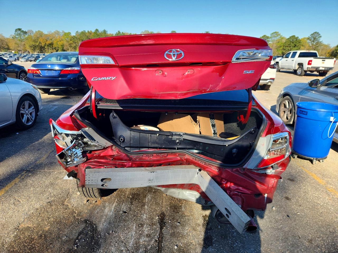2013 TOYOTA CAMRY SE photo 6