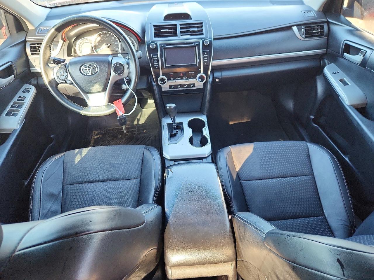 2013 TOYOTA CAMRY SE photo 8
