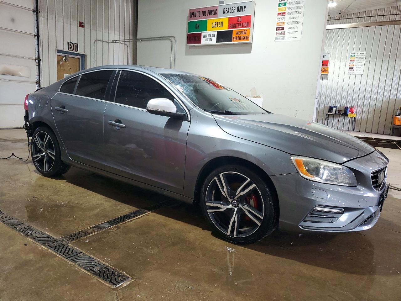 2017 VOLVO S60 R DESIGN photo 13
