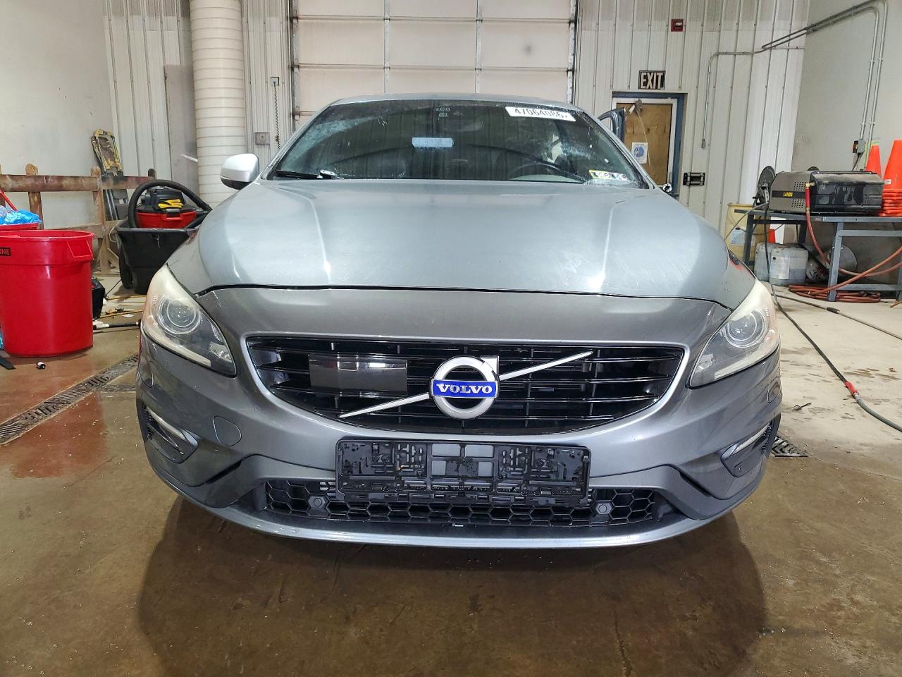 2017 VOLVO S60 R DESIGN photo 17