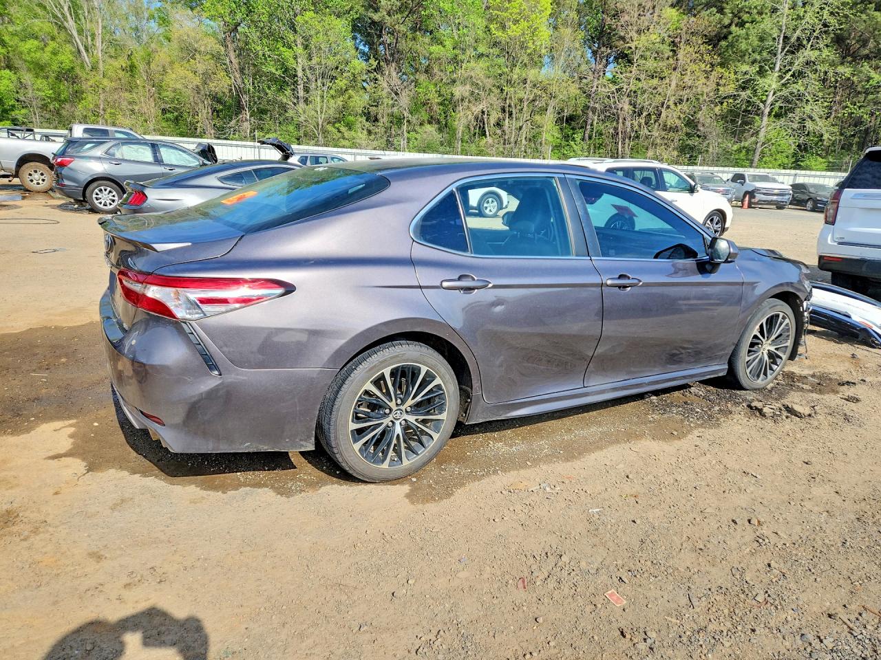 2018 TOYOTA CAMRY SE photo 5