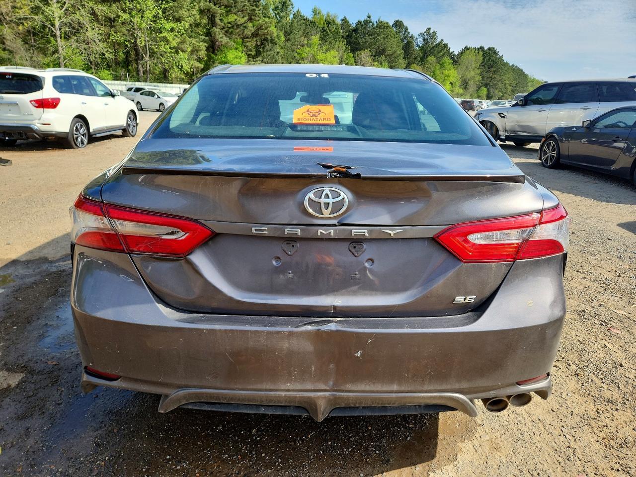 2018 TOYOTA CAMRY SE photo 11