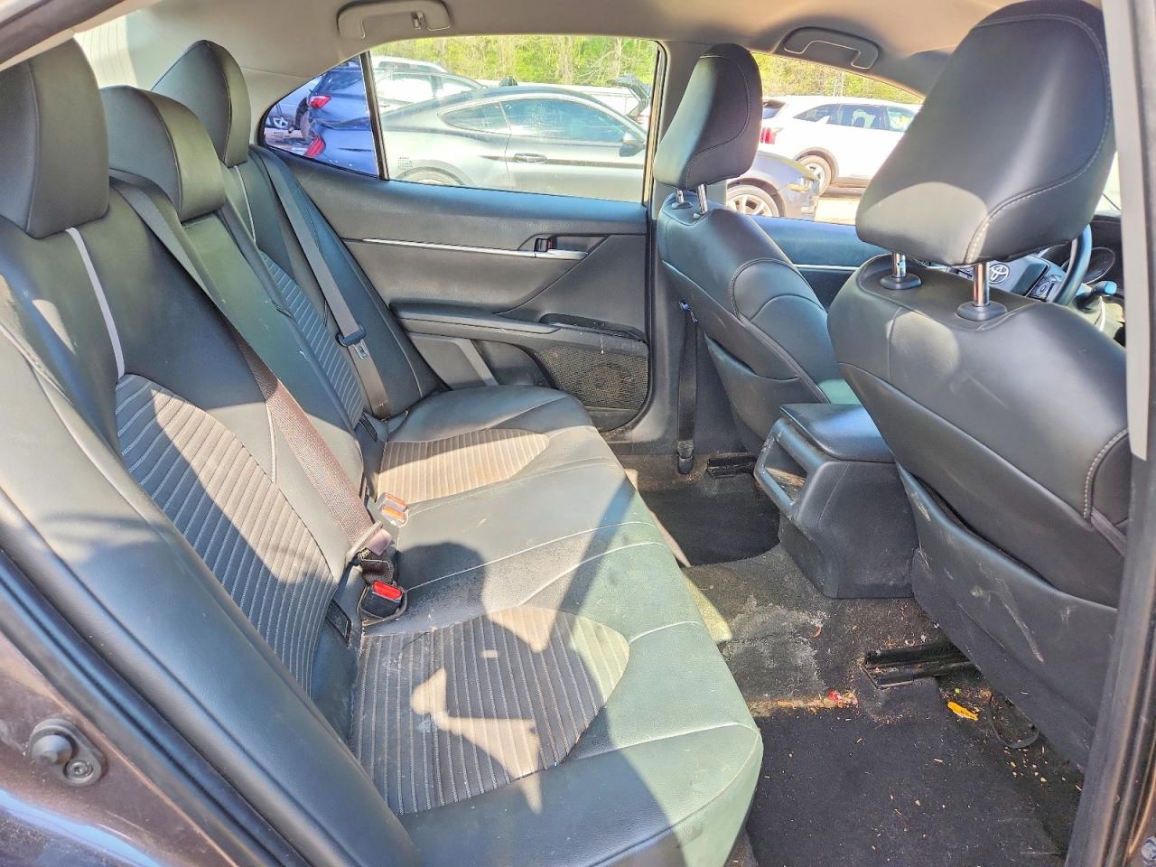2018 TOYOTA CAMRY SE photo 19