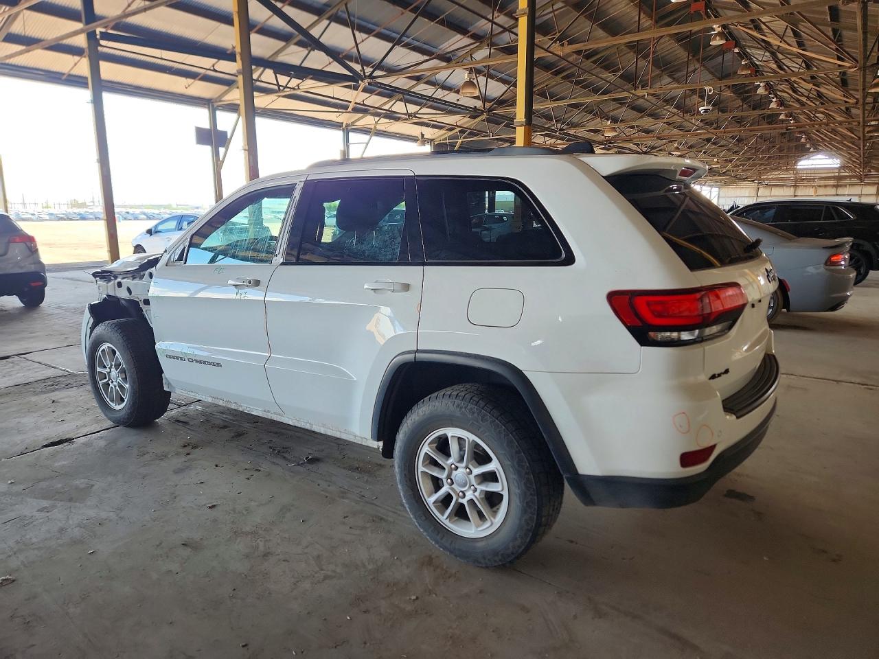 2018 JEEP GRAND CHEROKEE LAREDO photo 2