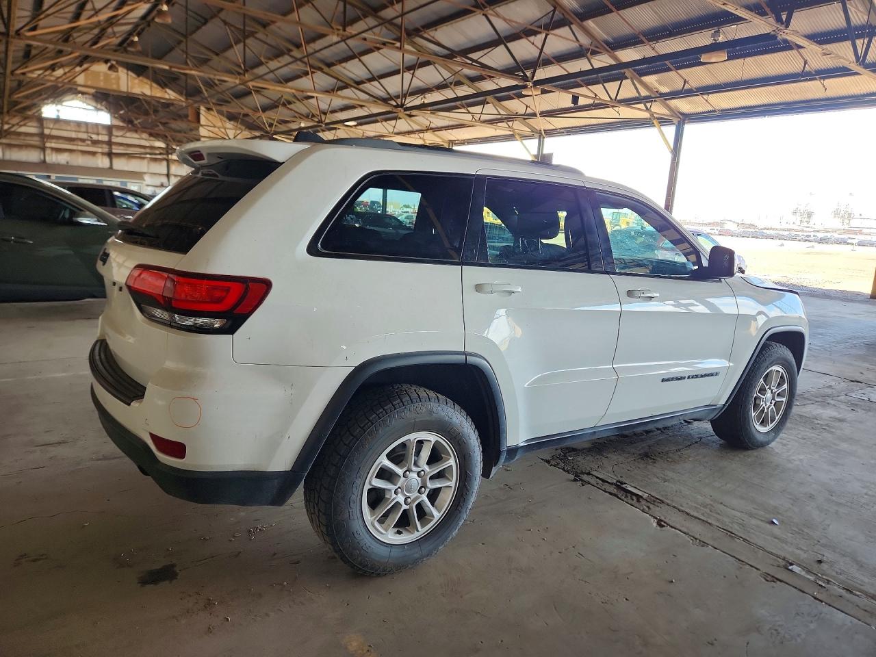 2018 JEEP GRAND CHEROKEE LAREDO photo 3