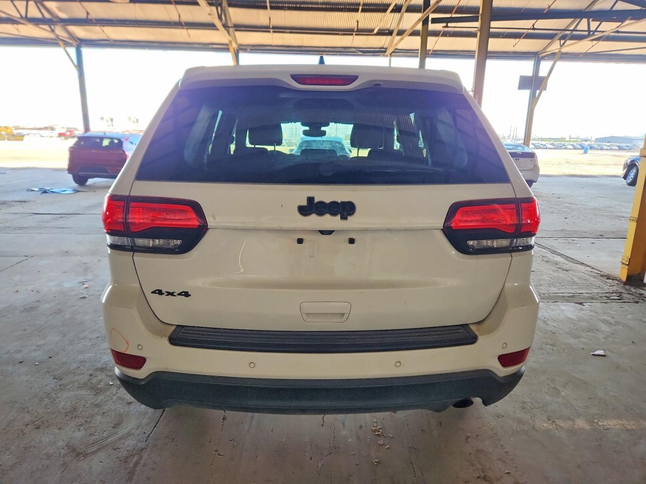 2018 JEEP GRAND CHEROKEE LAREDO photo 6