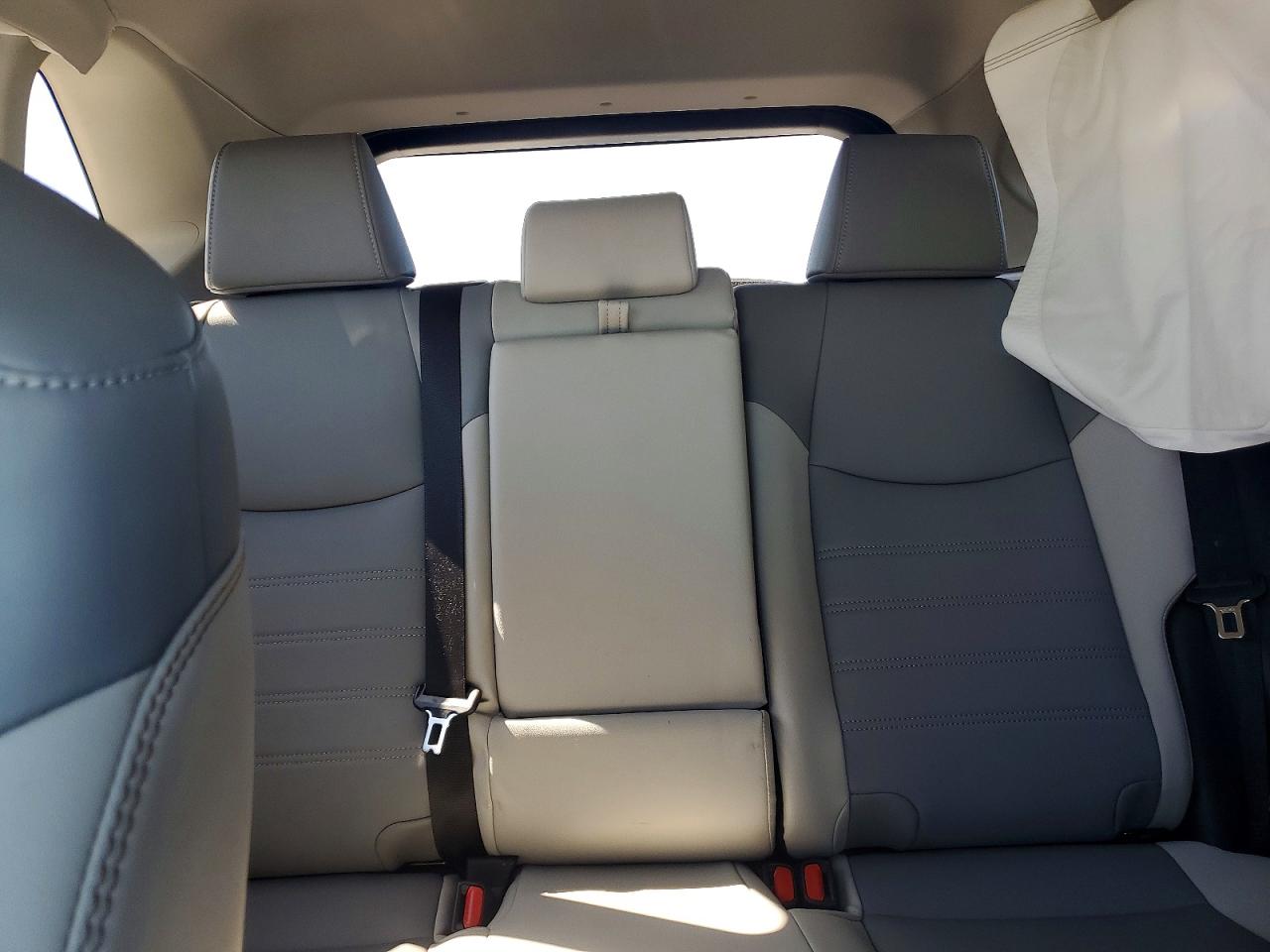 2025 TOYOTA RAV4 XLE PREMIUM photo 19