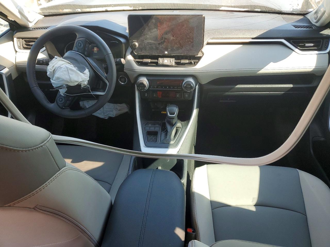 2025 TOYOTA RAV4 XLE PREMIUM photo 15