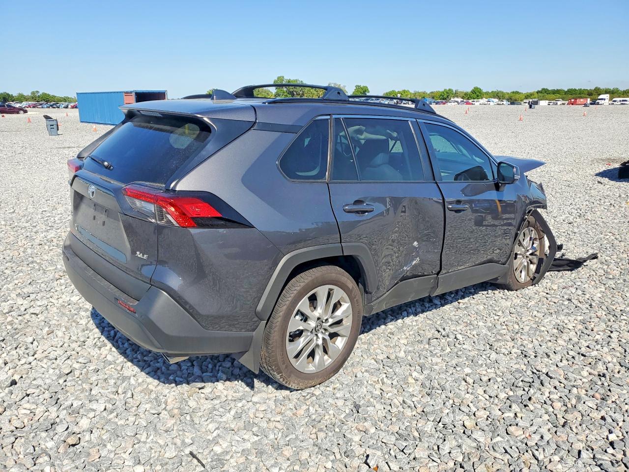 2025 TOYOTA RAV4 XLE PREMIUM photo 5