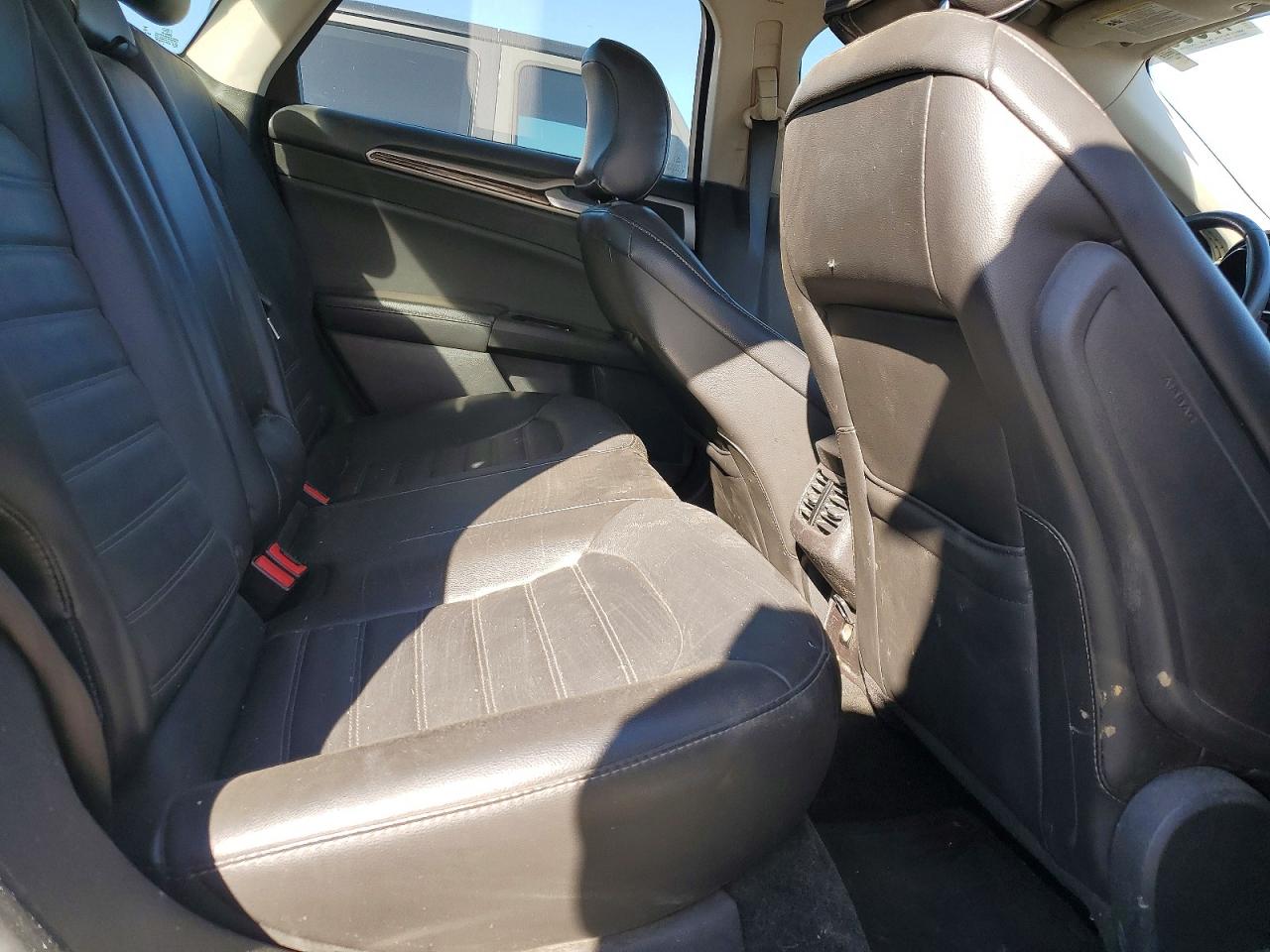2016 FORD FUSION SE photo 19