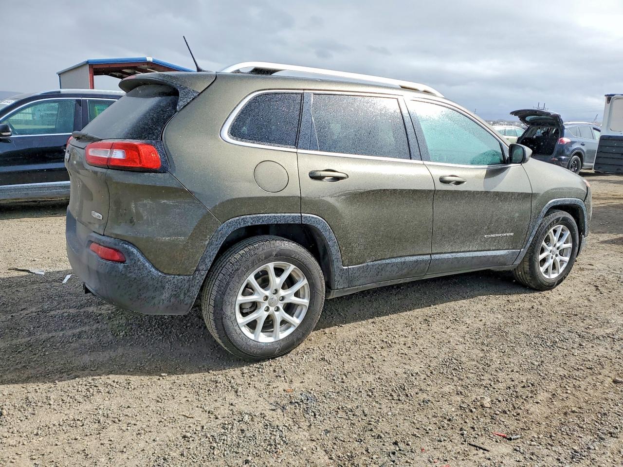 2015 JEEP CHEROKEE LATITUDE photo 3