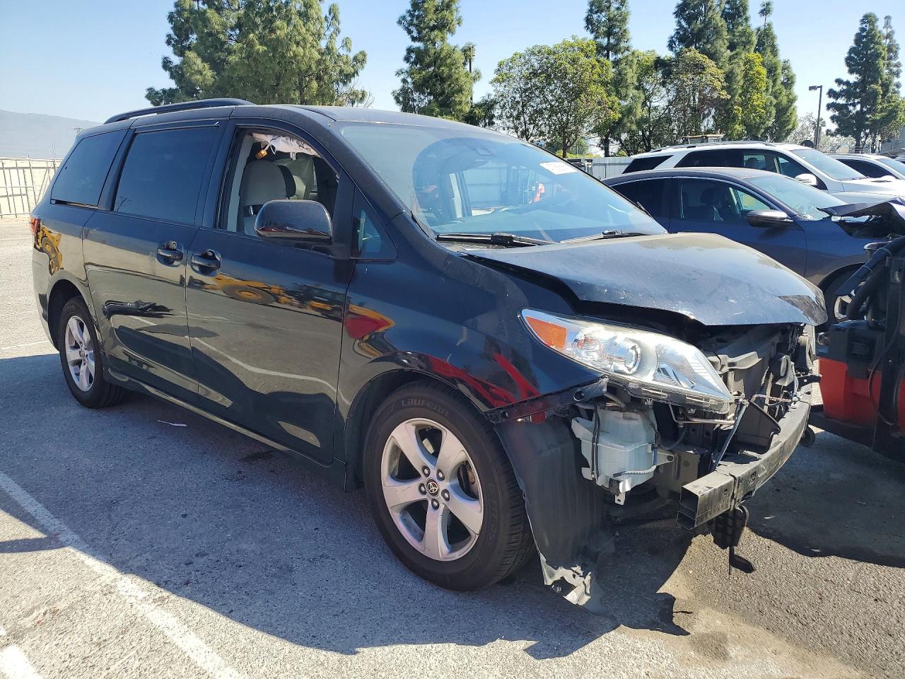 2020 TOYOTA SIENNA LE 8-PASSENGER photo 7