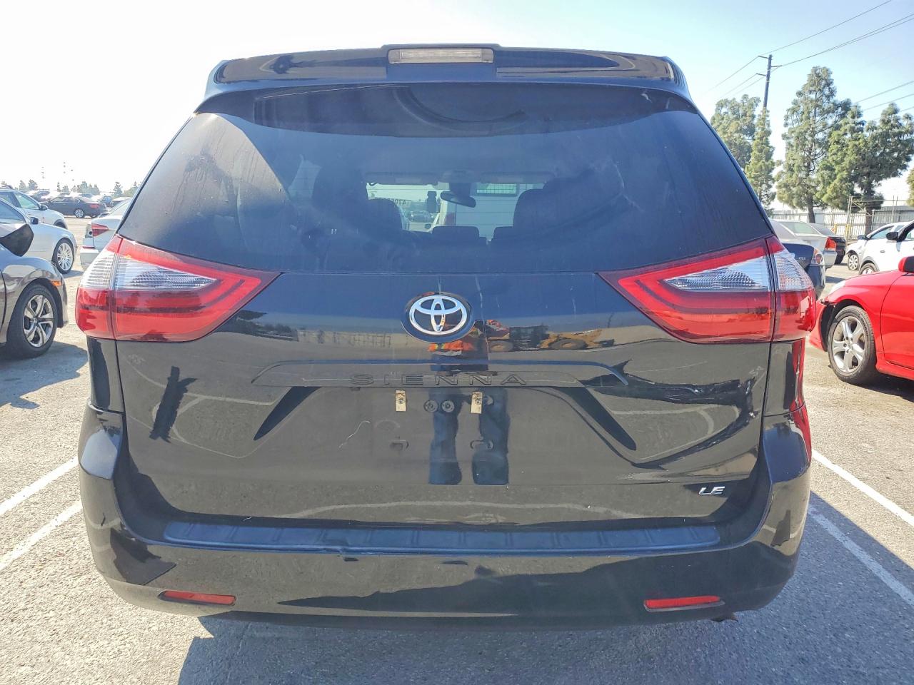2020 TOYOTA SIENNA LE 8-PASSENGER photo 11