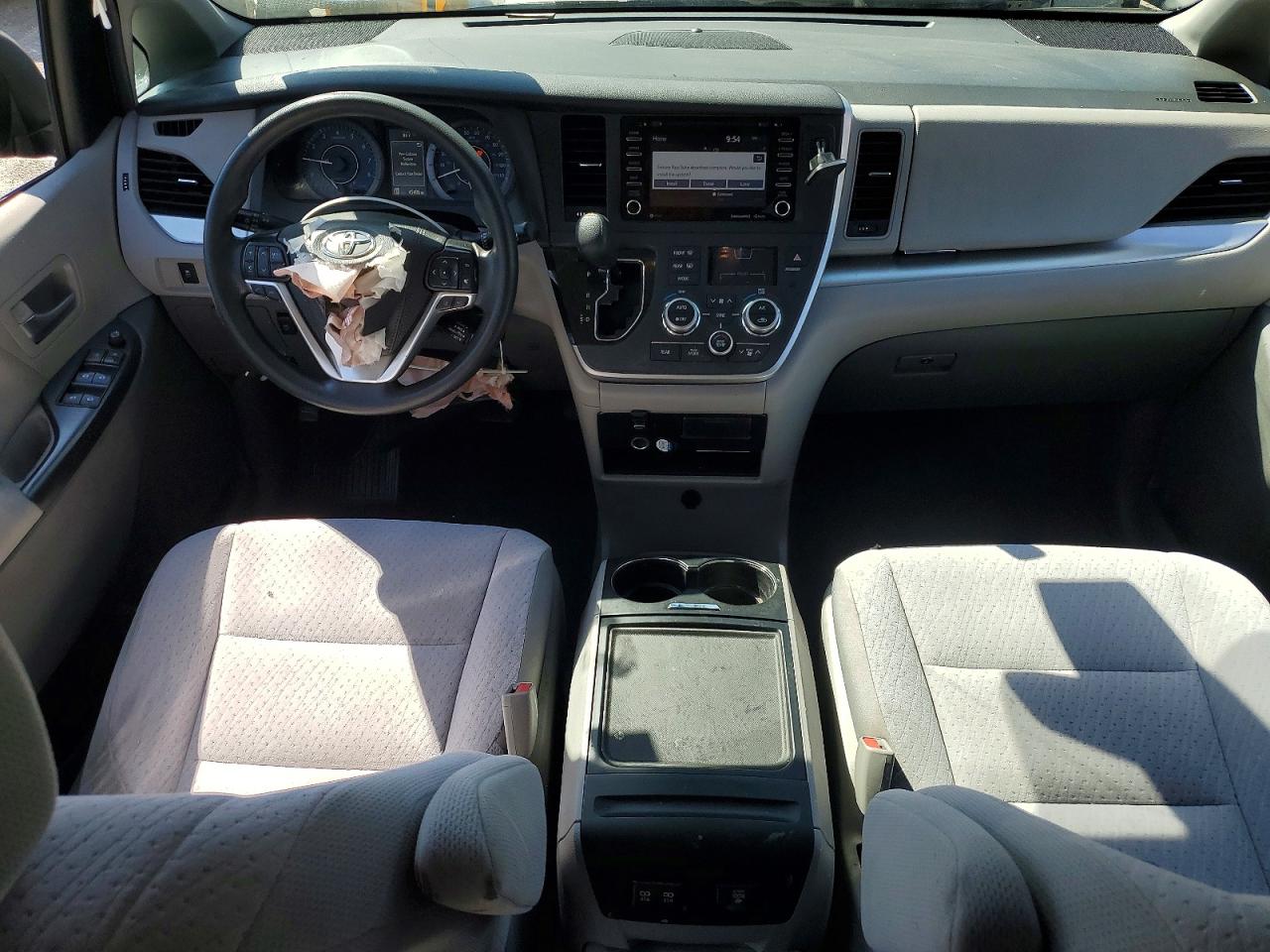 2020 TOYOTA SIENNA LE 8-PASSENGER photo 15