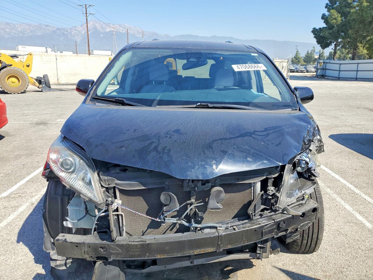 2020 TOYOTA SIENNA LE 8-PASSENGER photo 9