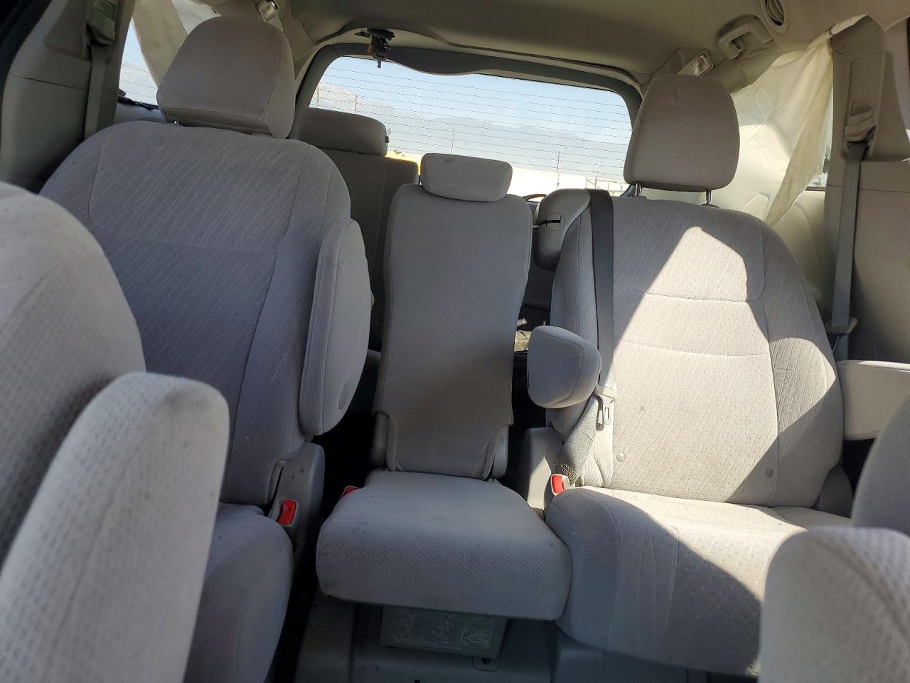 2020 TOYOTA SIENNA LE 8-PASSENGER photo 19