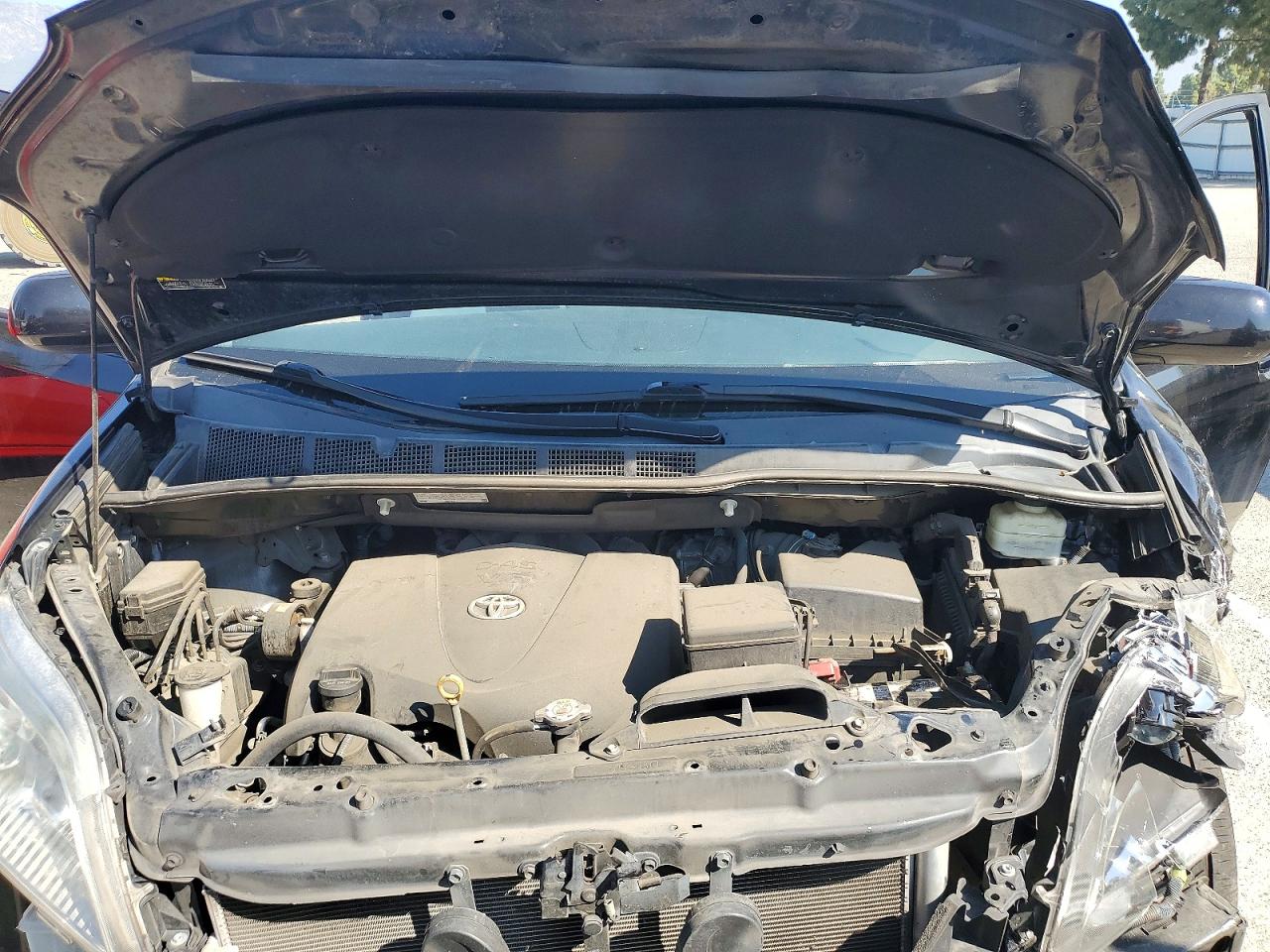 2020 TOYOTA SIENNA LE 8-PASSENGER photo 23