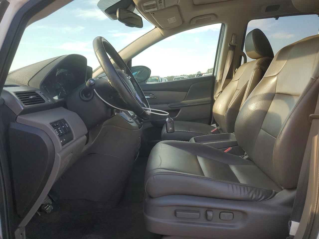 2014 HONDA ODYSSEY TOURING photo 13