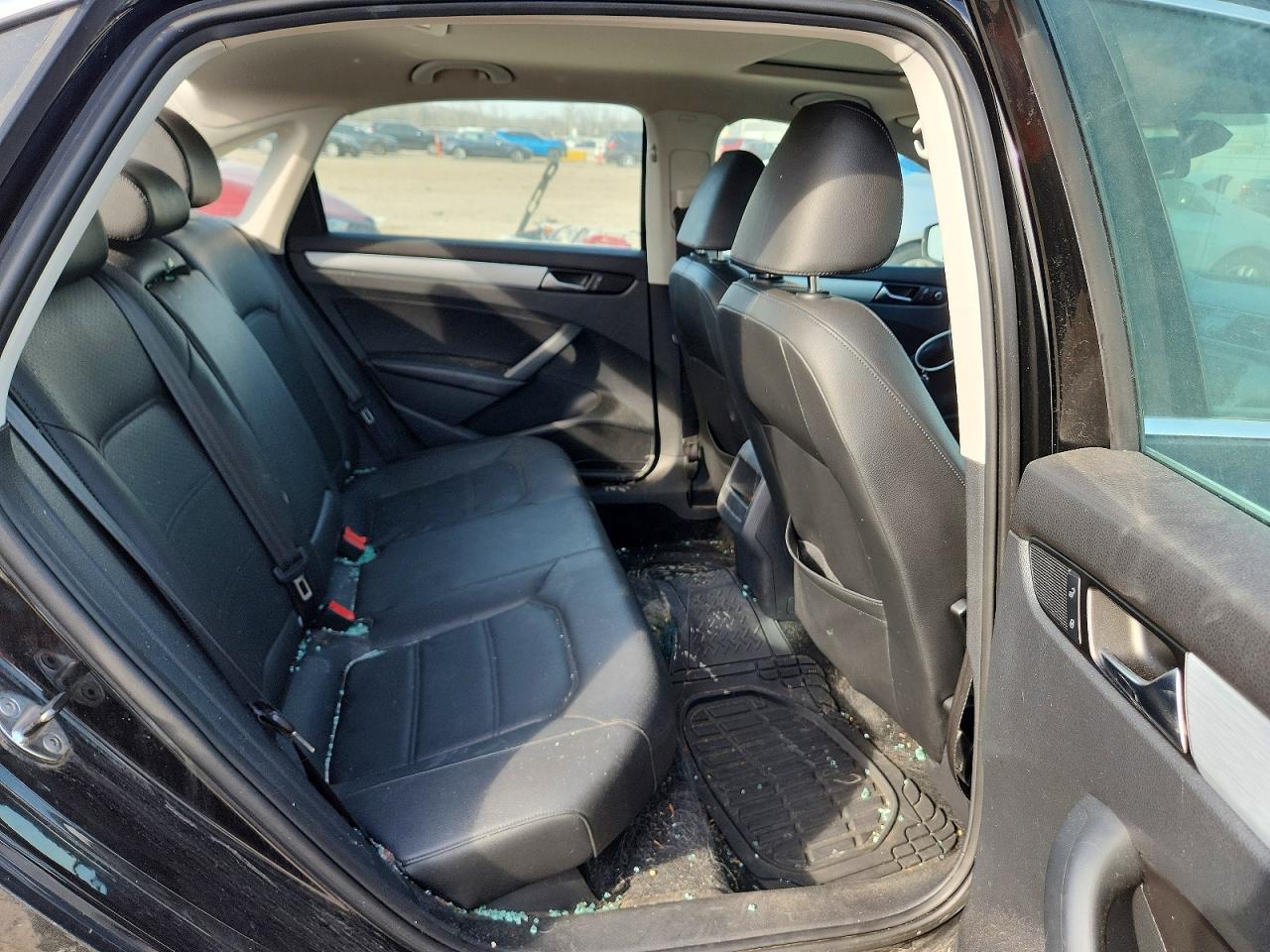 2012 VOLKSWAGEN PASSAT SE photo 10