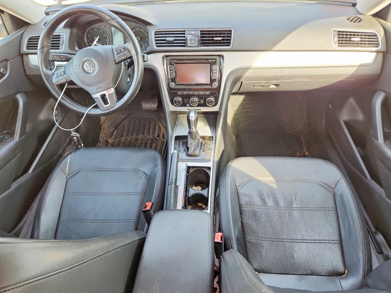 2012 VOLKSWAGEN PASSAT SE photo 8