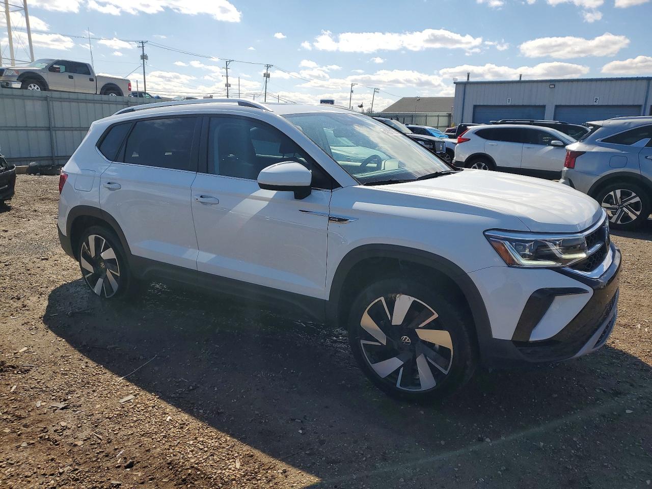 2024 VOLKSWAGEN TAOS SEL photo 4